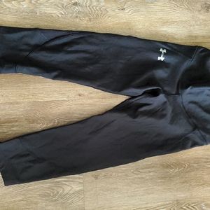 Under Armor dry fit capris